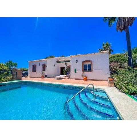 3 bedroom villa with pool in Andalucía