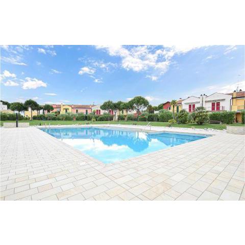 Amazing apartment in Aprilia Marittima with Outdoor swimming pool and 2 Bedrooms