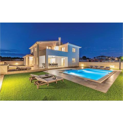 Amazing home in Galizana with 4 Bedrooms, WiFi and Outdoor swimming pool