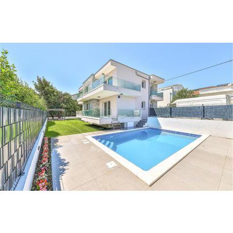 Amazing home in Kastel Luksic with 6 Bedrooms, Outdoor swimming pool and Heated swimming pool