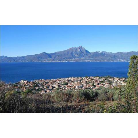 Amazing home in Torri del Benaco with 5 Bedrooms and WiFi