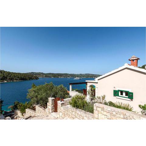 Amazing home in Vela luka with WiFi and 3 Bedrooms