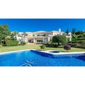 Andalucian very spacious 6 bedroom Villa with pool