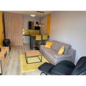 APARTAMENT ELEGANCE YELLOW w Let's Sea