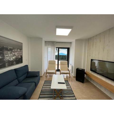 Apartamento con terraza,2 min de la playa, Ares