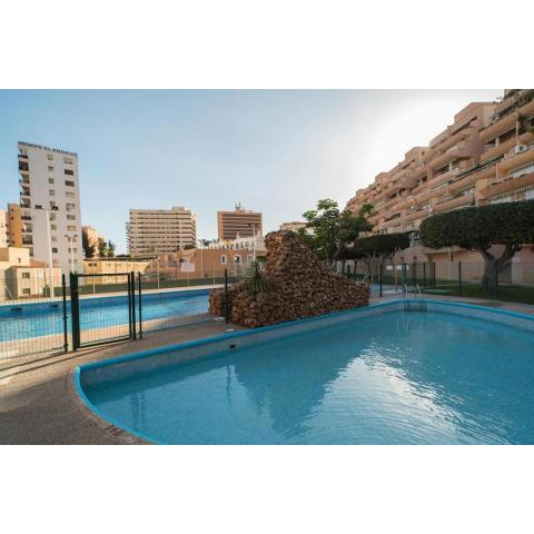 Apartamento en primera línea de playa, frente al puerto de Aguadulce