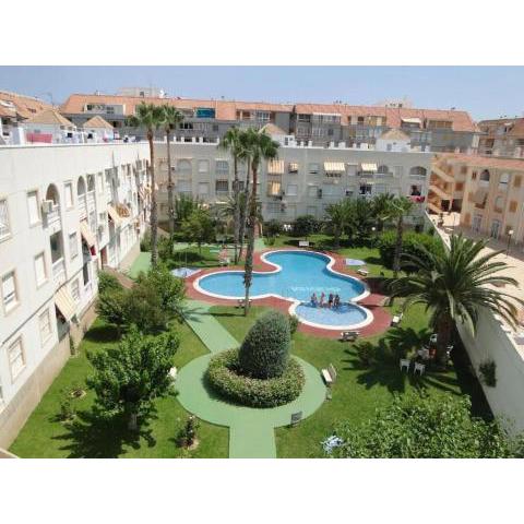 Apartamento en urbanizacion con piscina y jardin en Torrevieja 5 minutos de la playa