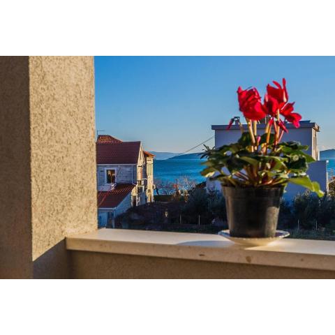 apartment by the sea and beach with roof terrace