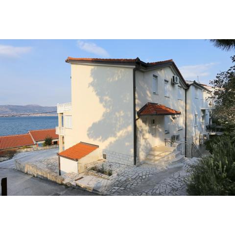 Apartments by the sea Arbanija, Ciovo - 10347