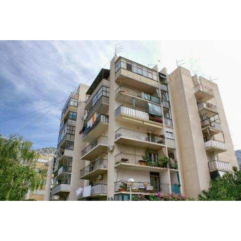 Apartments by the sea Omis - 13796