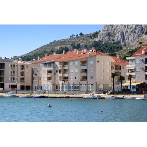 Apartments by the sea Omis - 6073