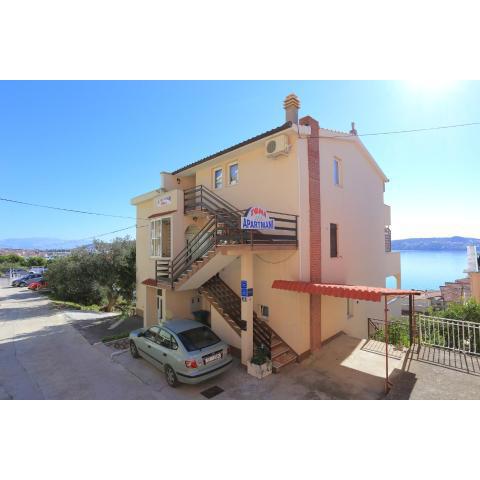 Apartments by the sea Seget Donji, Trogir - 18488