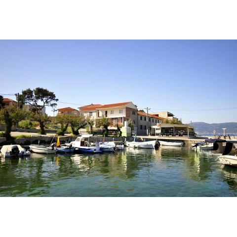 Apartments by the sea Slatine, Ciovo - 11565