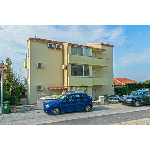 Apartments with a parking space Makarska - 19992