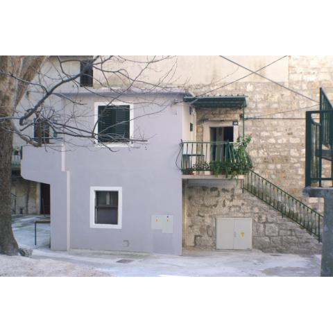 Apartments with a parking space Omis - 4327