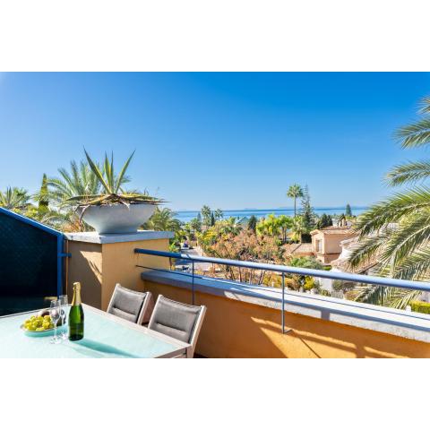 Bahia de Marbella - 3 bedroom beach apartment with sea view