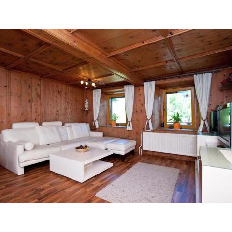 Beautiful apartment in Ötz with garden