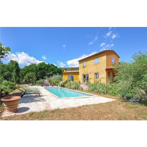 Beautiful home in Montauroux with Outdoor swimming pool, WiFi and 3 Bedrooms