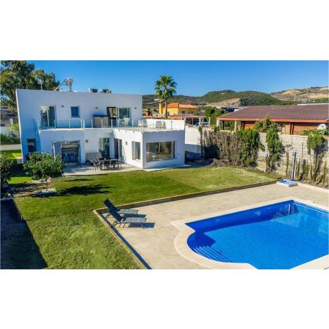 Beautiful home in Valle Romano-Estepona with 3 Bedrooms, Outdoor swimming pool and Swimming pool