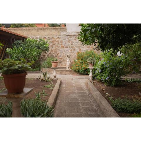 Beautiful house in Pigneto area, private garden.