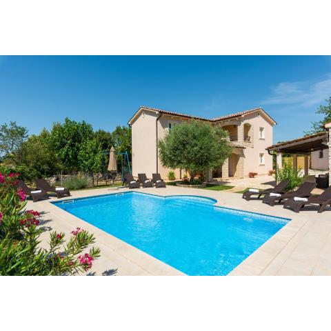 Beautiful villa Natura with pool in Labin