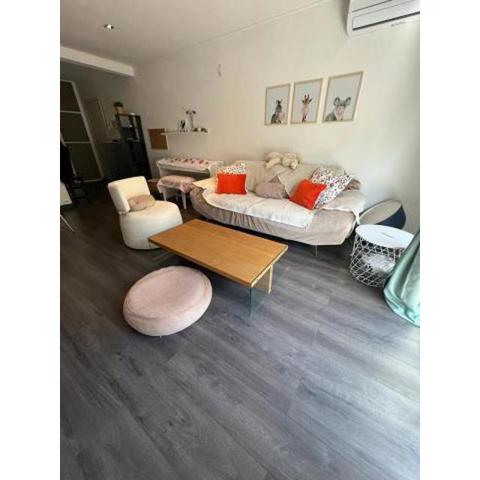 Bel appartement design avec balcon et parking Antibes by Weekome