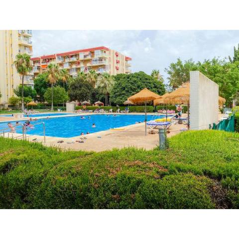 Benalmádena apartment with pool in ideal location