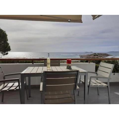 Breezy summer maisonette with exciting view!