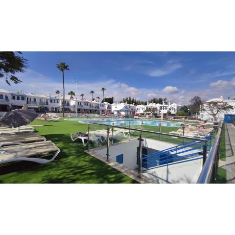 Bungalow in the sun of Maspalomas with large pool