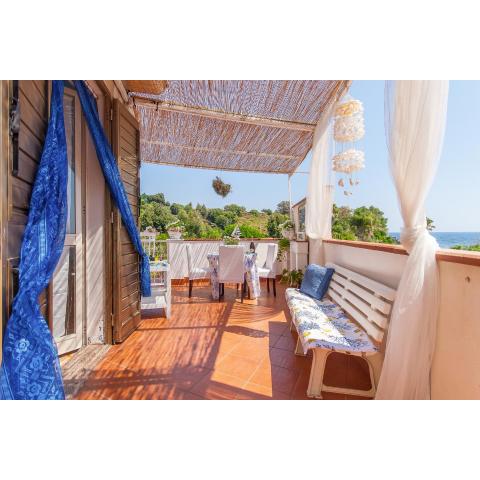 Casa Azzurra Front Beach - Happy Rentals