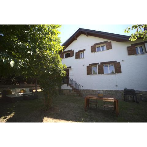 casa con jardín, 4 habitaciones y mucho encanto en cercedilla