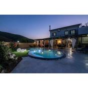 Casa Del Miele, private pool, BBQ, mountain view.