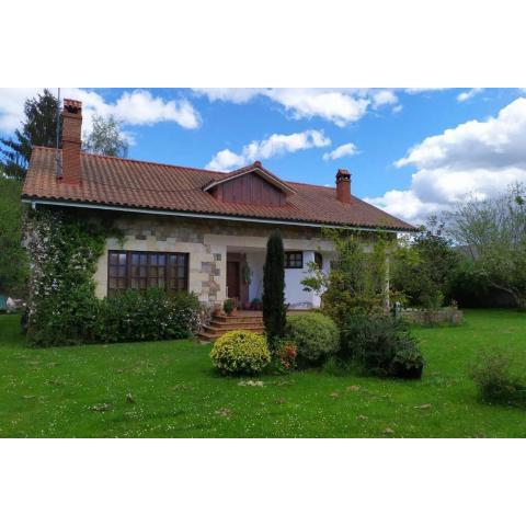 Casa Las Lindes Valle de Cabuerniga , Cantabria