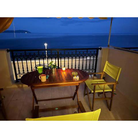 Cosy Apartment by the water, Agia Pelagia