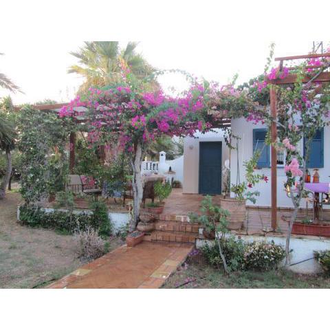 Countryhouse with Garden next to the Sea