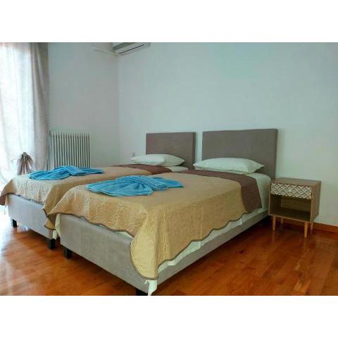 Cozy apartment for 3-6 people-Center Tripoli 1