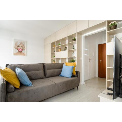 Cozy apartment near the biggest shopping centre in Warsaw