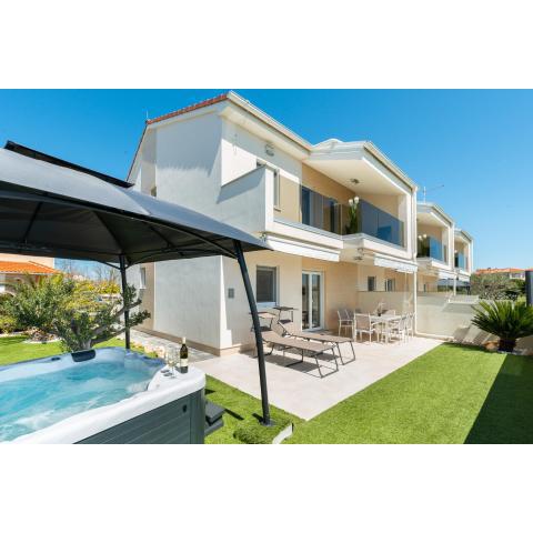 Crowonder Beachfront Reiterer Villa V1 with Jacuzzi 30 meters from the Beach