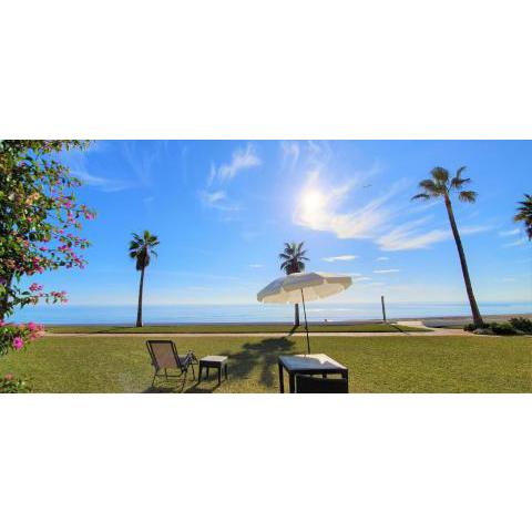 Dona Lola Sandra - Cozy beach front house with open sea views located in Calahonda only few minutes away from Marbella - Costa del sol CS111