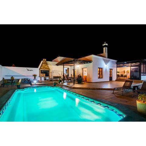 Eslanzarote Acoruma House, Super Wifi, Heated Pool