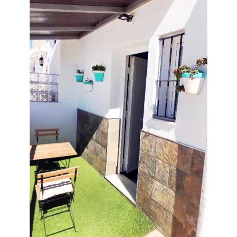 Estudio con terraza para familias y parejas B