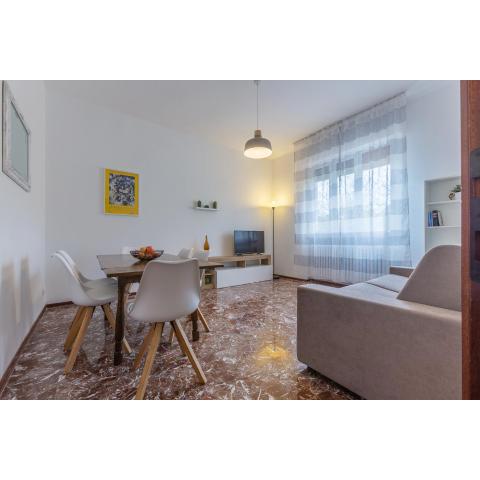 Ferrara Charming apt 4 min walk from the bus stop!