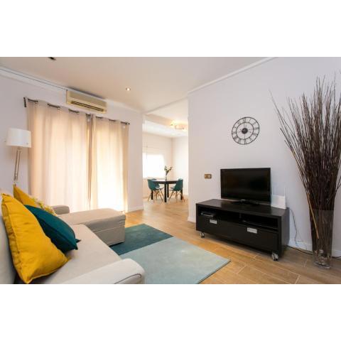 Fridays Flats 3 Bedroom Apartment In The Heart Of Barcelona