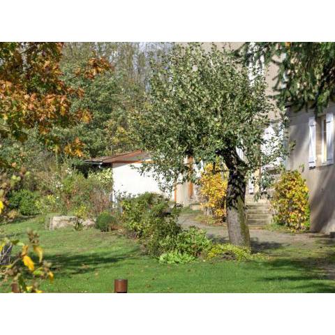 Gîte Saint-Symphorien-de-Lay, 5 pièces, 8 personnes - FR-1-496-277