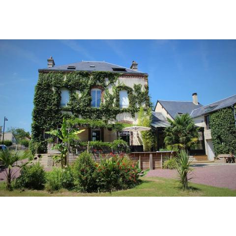 Grande maison de maître avec piscine,parc,rivière