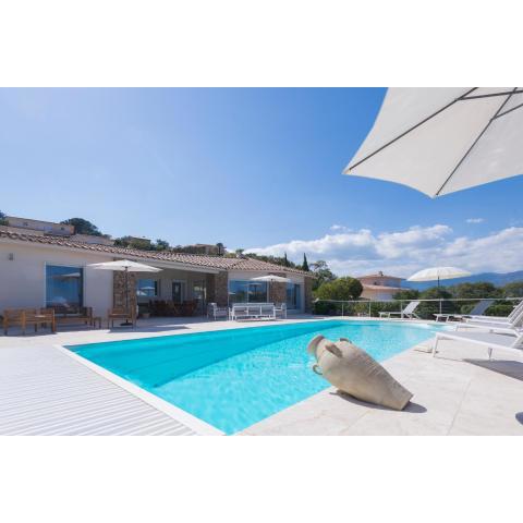 Grande villa à Porto-Vecchio avec piscine, jacuzzi, sauna & fitness - Vue mer