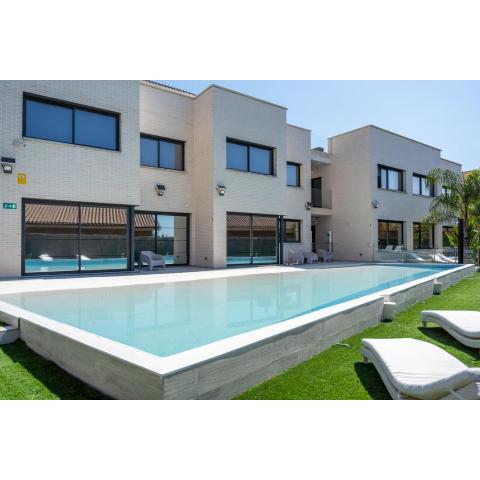 GuestReady - April Rose Pool Apartments