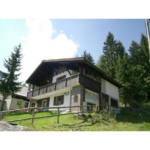 Holidayhouse in a pleasant area in Nassfeld with views of the mountains