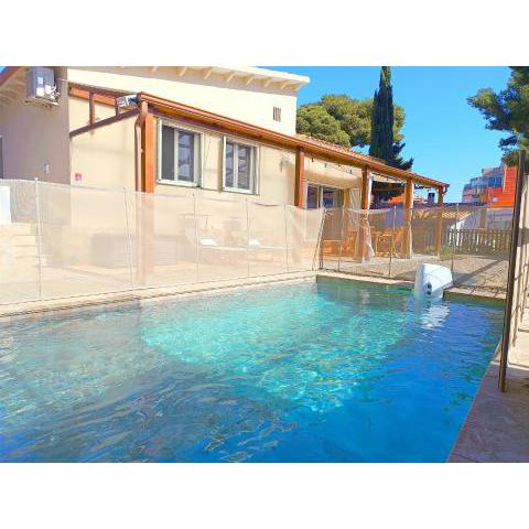 House with pool near Park Guell