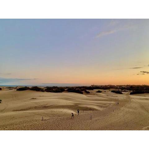 Las Dunas de Maspalomas y el Mar a un paso